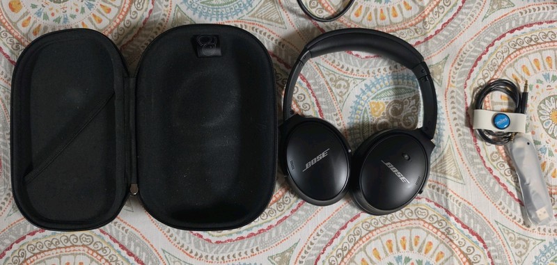 Bose QuietComfort QC45 Wireless Bluetooth Headphones – Black – Great condition