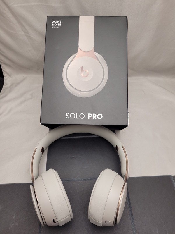 Beats Solo Pro Dr.Dre Wireless Bluetooth Noise Cancelling Headphones w/Case