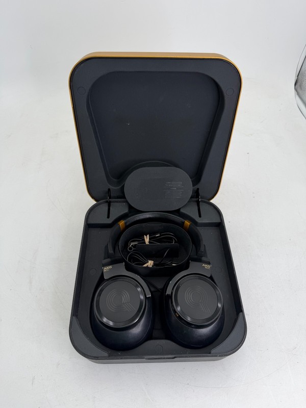 AKG N90Q Auto Calibrating Noise-Cancelling Over-Ear Headphones Gray Black