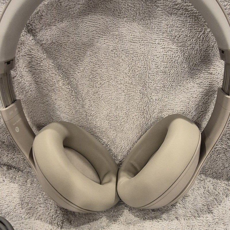 Beats by Dr. Dre Studio Pro Over-Ear Headphones Beige Bluetooth USB-C Case gallery