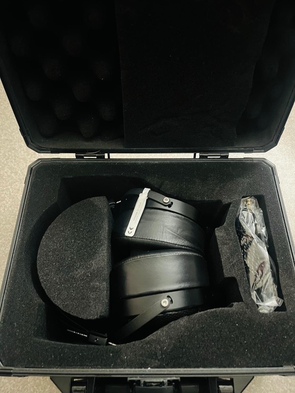 Audeze LCD-XC Black Closed-Back Over-Ear Wired 3.5mm Headphones w/ Case