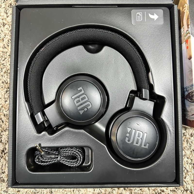 JBL Live 460NC Wireless Bluetooth On the Ear Noise-Canceling Headphones Black gallery