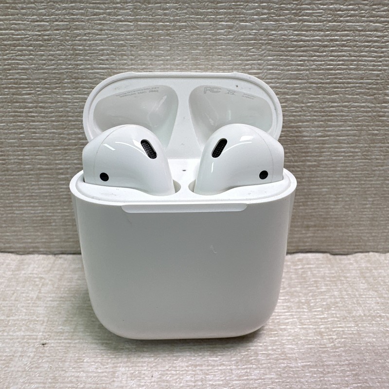 Apple AirPods 2nd Generation w Charging Case A1602 / READ