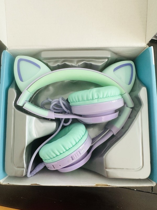 Riwbox Kids Wireless Headphones (2 Pairs: Purple/Green & Blue/Green) gallery