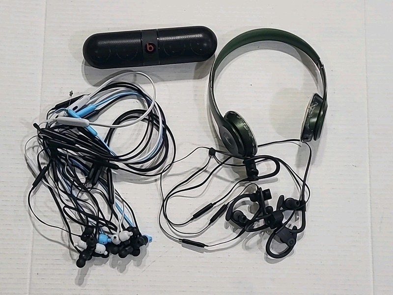 Lot Of 14 Beats by Dr. Dre Powerbeats3 Beats Flex Pill Headphones FOR PARTS 111