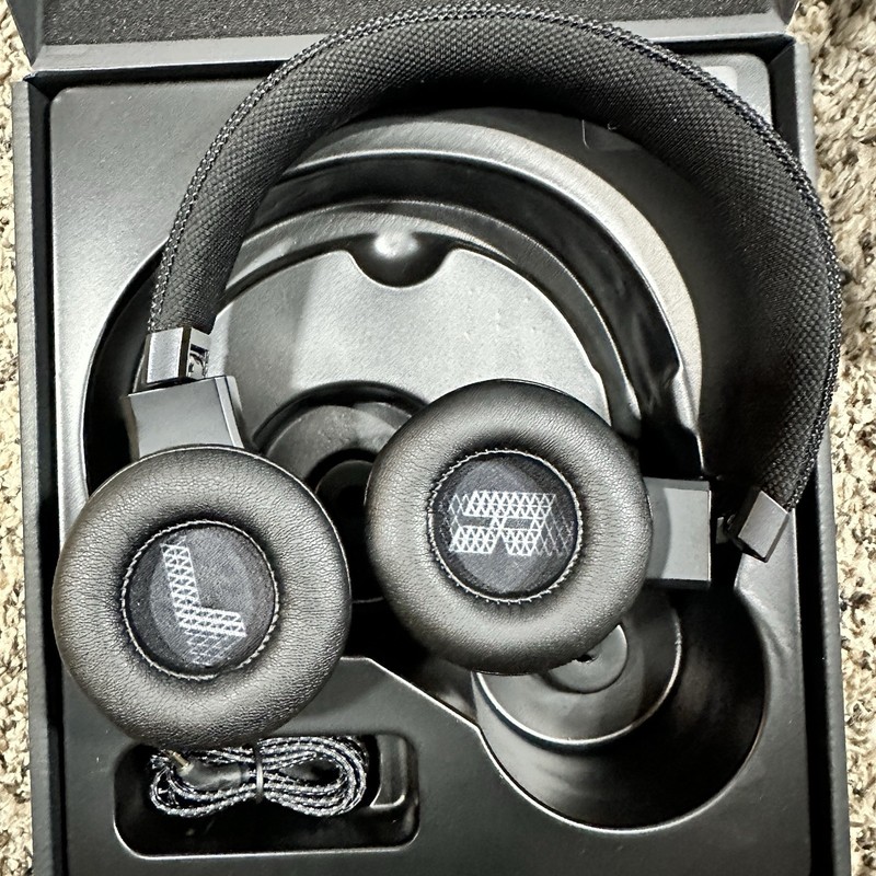 JBL Live 460NC Wireless Bluetooth On the Ear Noise-Canceling Headphones Black gallery
