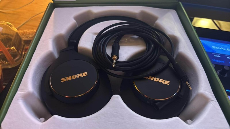 Shure SRH840A Professional Studio Headphones – New in Box