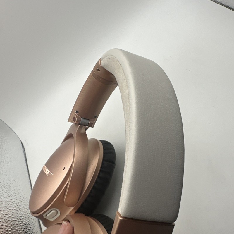 Bose QuietComfort 35 II BLUETOOTH Noise-Cancel Headphones Limited Rose Gold gallery