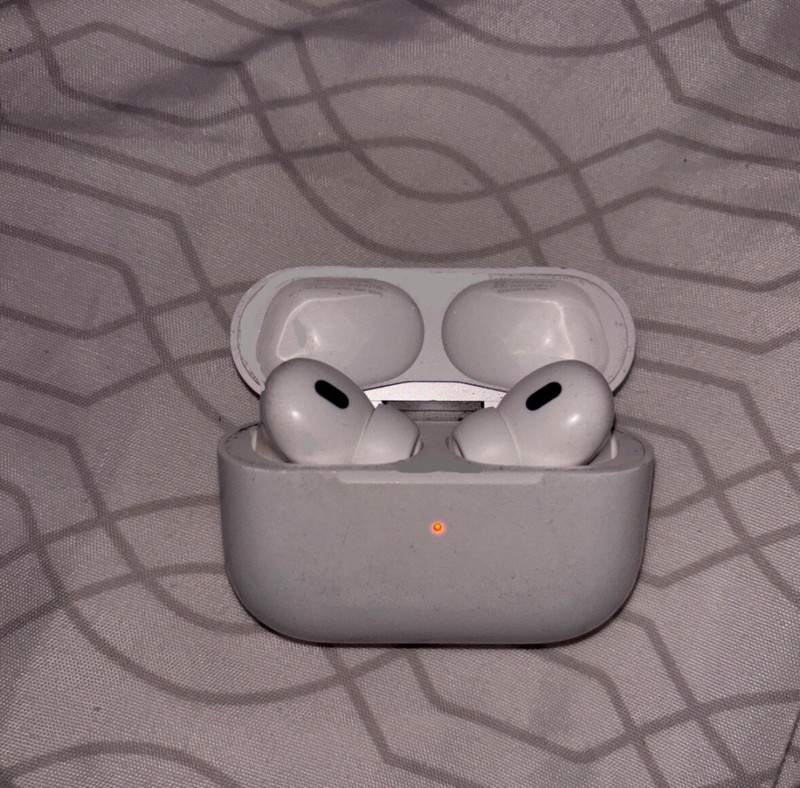 Apple Airpods Pro 2nd Generation with MagSafe Wireless Charging Case (Lighting)