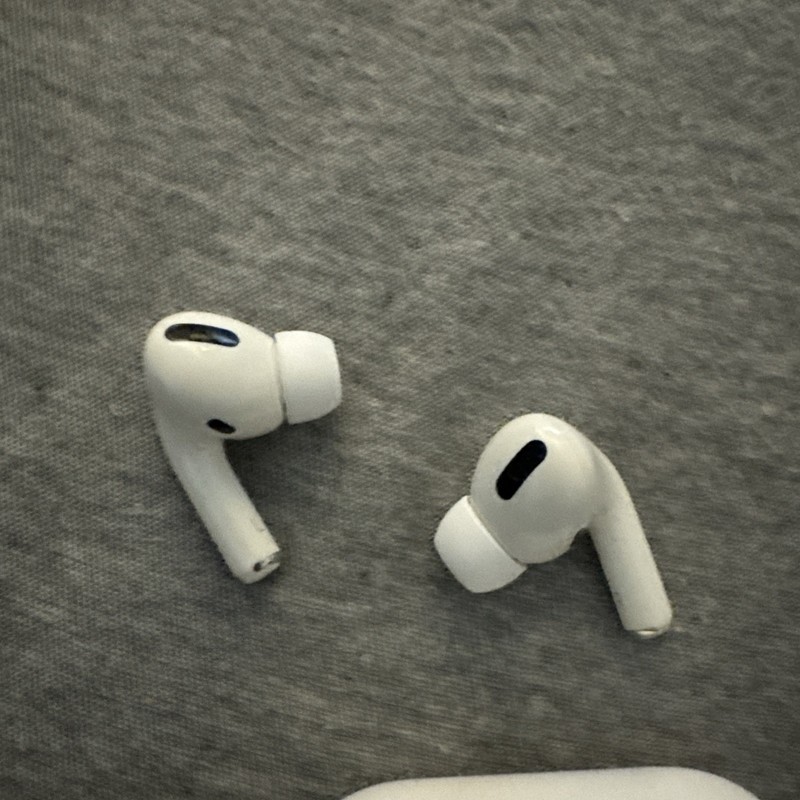 Apple AirPods Pro 1st Gen with Wireless Charging Case A2190 - Complete Set Used gallery