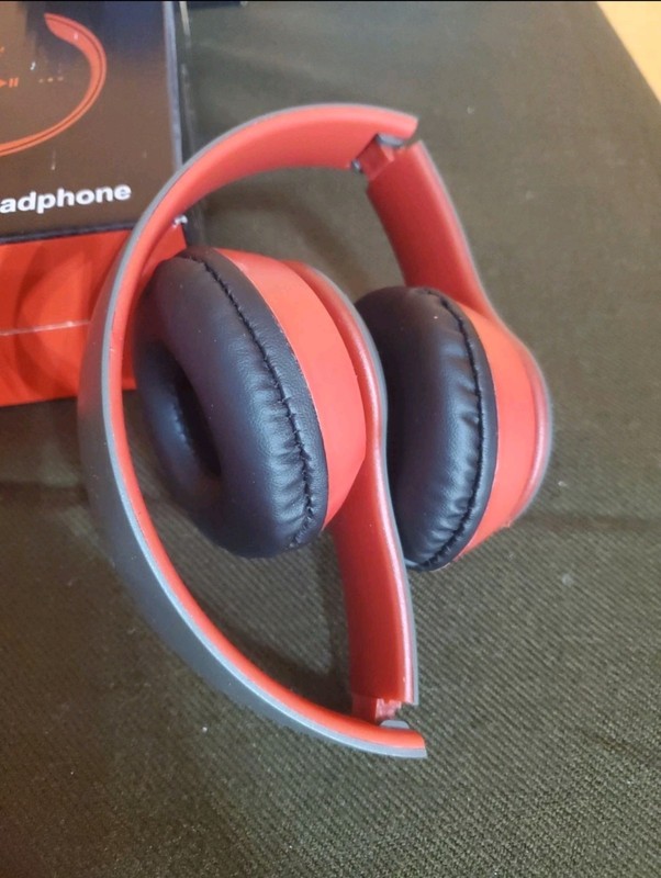 Package Of (3) P47 wireless headphones gallery