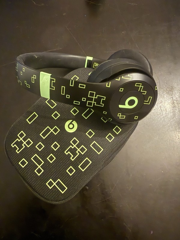 Minecraft Beats by Dr. Dre Studio On-Ear Bluetooth Headphones w/Case