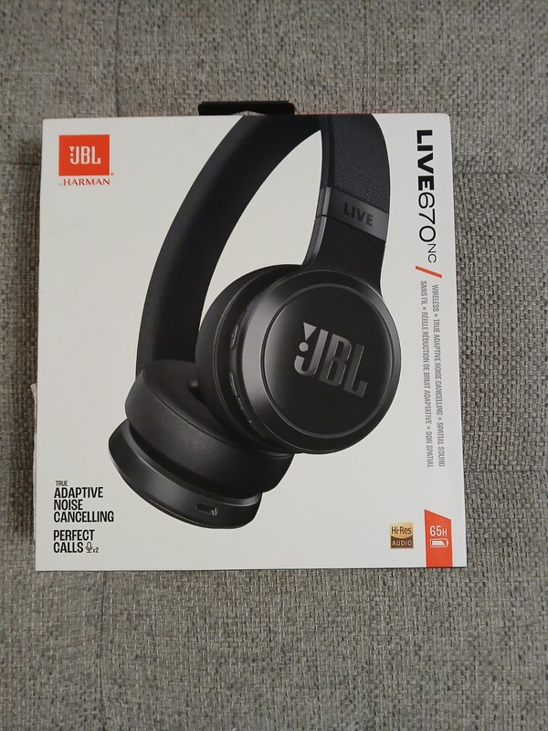 New JBL LIVE 670NC Wireless Bluetooth Headphones Black