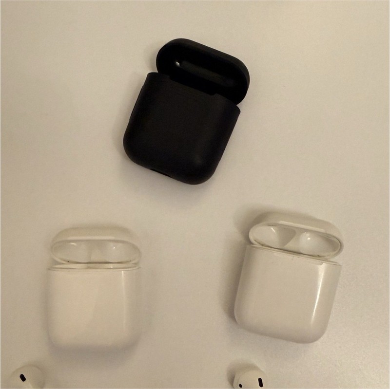 TWO PAIRS – Apple AirPods 1st Generation – MMEF2AM/A Model A1523A1722A1602