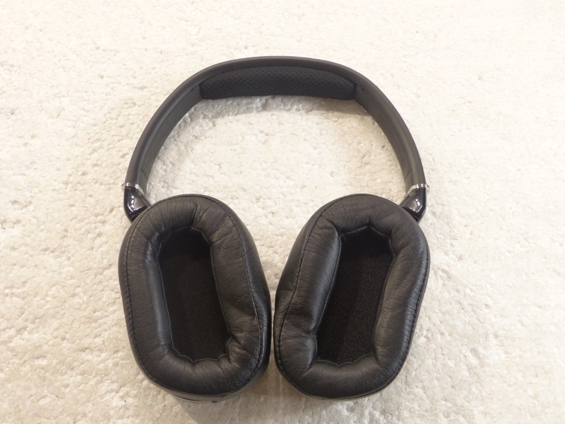 Panasonic RP-HC720 Over-Ear Wired Noise-Cancelling Stereo Headphones Black gallery