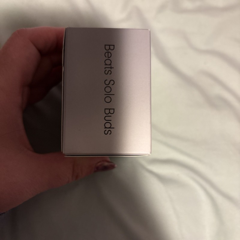 Beats Solo Buds True Wireless Earbuds In Black With Charging Case( new in box) gallery