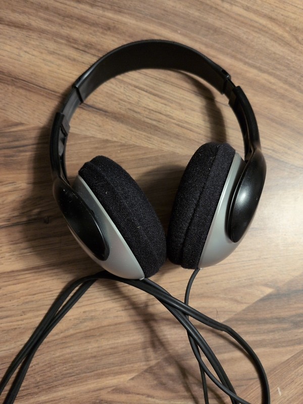 Sony MDR-CD180 Stereo Headphones Wired 3.5 mm, melted insulation, tested working
