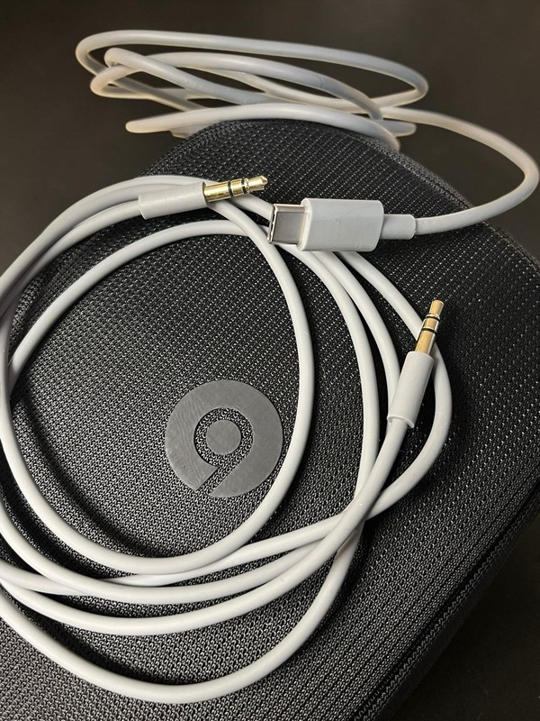 Beats Solo3 Wireless Bluetooth Over-Ear Headphones Lavender