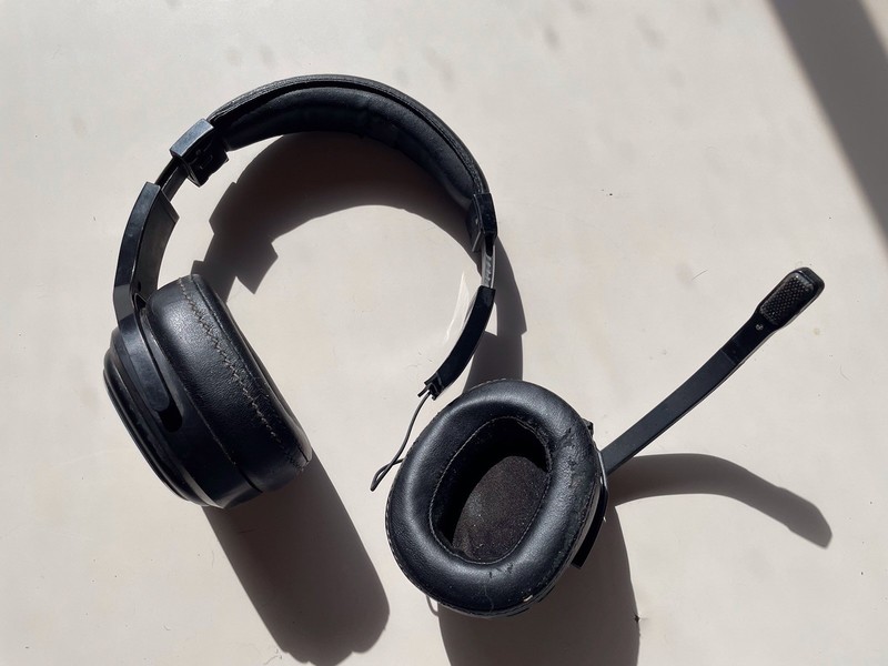 Rand McNally ClearDryve CD220 Wireless NC Headphones-Damage, WORKS FINE-SEE PICS