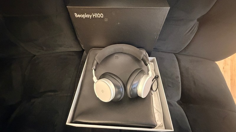 BO H100 Head Phones ... BARELY USED! .... Its a Score! ...THEY SOUND GREAT! gallery