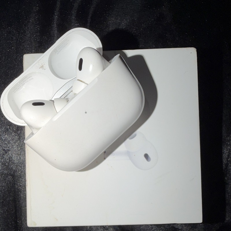 Apple AirPods Pro 2nd Gen MagSafe Case, ANC, Transparency Mode – White