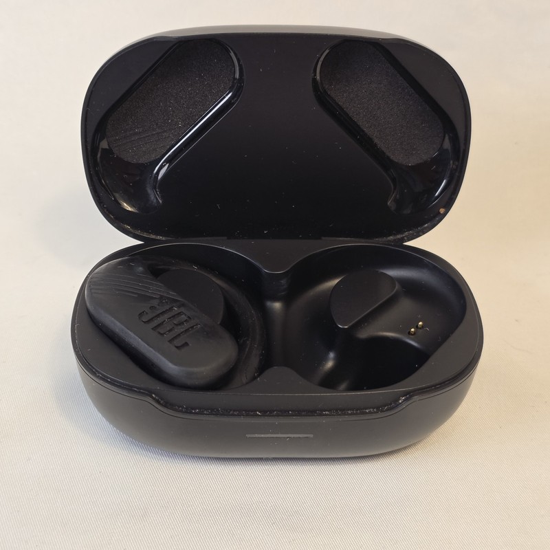 JBL Endurance Peak 3 Wireless Headphones – Black – Replacement Charging Case