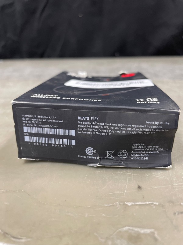 Beats Flex Wireless Earphones - Black 4 gallery