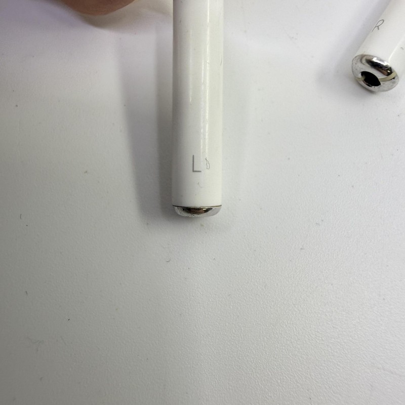Apple AirPods A1602 EMC 2862 White Earbuds Charging Case Lightning Bluetooth* gallery
