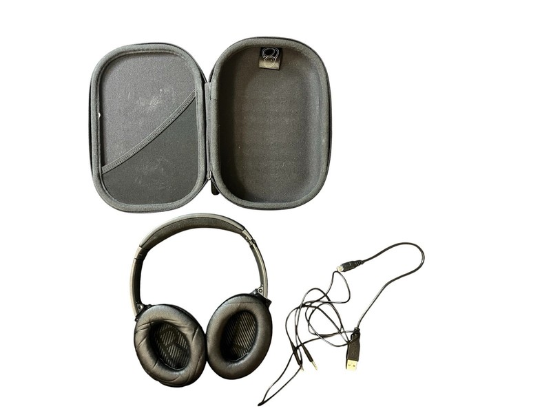 Bose QuietComfort 35 II Bluetooth Wireless Over-Ear Headphones – Low Use. EUC