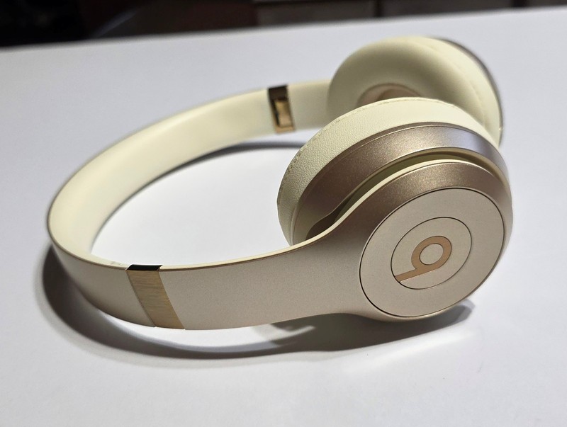 Unused Original Gold Beats Solo 4 Wireless Headphones MDHW4LL/A in Bulk Pkg
