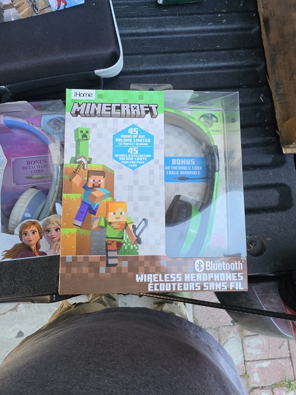 eKids Minecraft Bluetooth Headphones for Kids, Includes Aux Cord