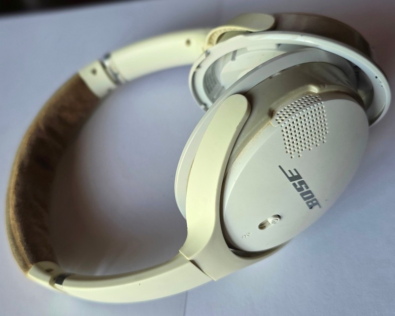 White Bose Soundlink Around Ear II Wireless Headphones wt WEAR & MISSING EARPADS
