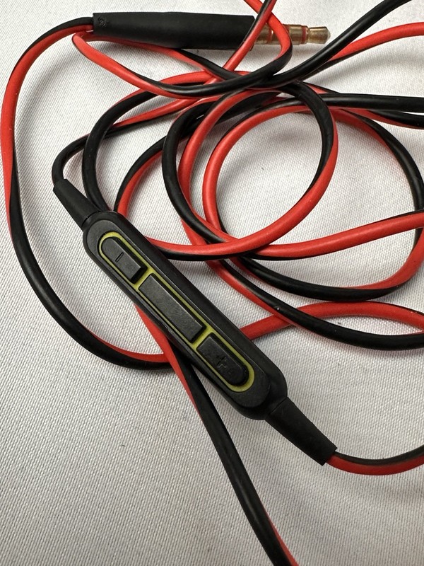 Bose Soundtrue In Ear WIRED Earphones Earbuds Red & Black with Case gallery