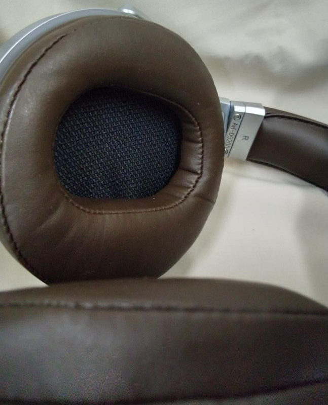 DENON AH-D5200 Over-Ear Headphones Wood w/ Box Cable Accessories Good Japan F/S gallery