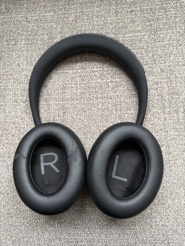 Bose 700 Noise Cancelling Headphones - Black gallery