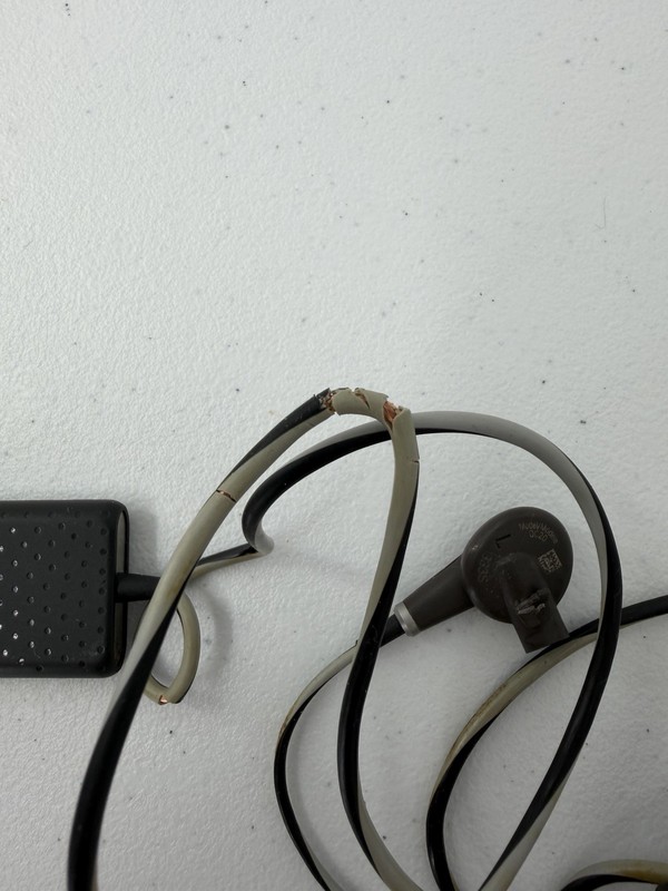 Bose QC20i QuietComfort 20i Noise-Cancelling Earbuds QC20i BROWN - Tested READ gallery