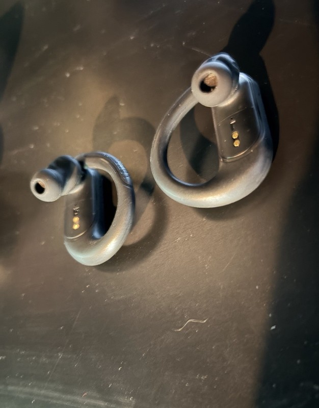 JBL Endurance Peak III wireless earbuds worn once no charger gallery