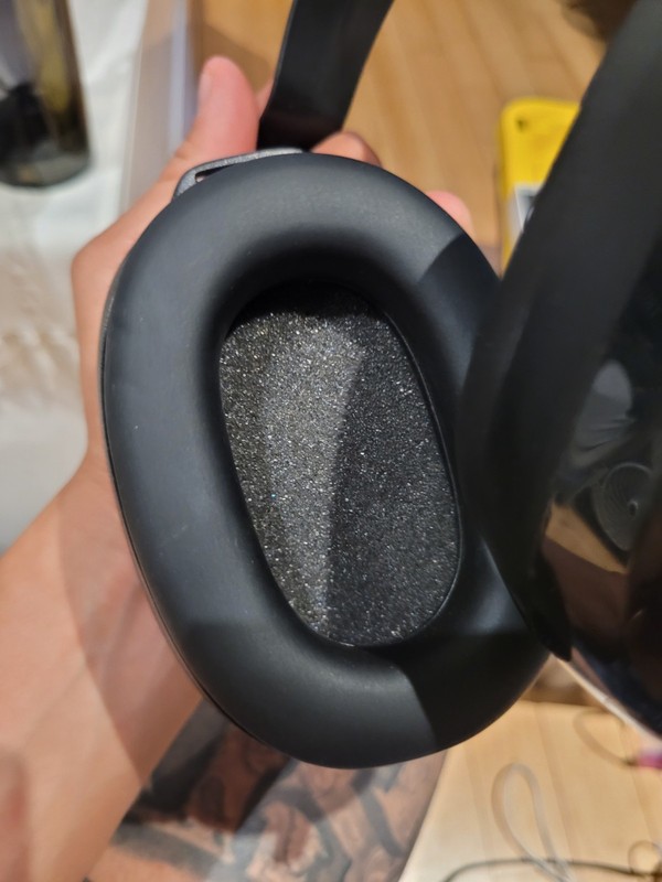 Winchester Black Noise-Cancelling Headphones | Color: Black/Gold | gallery