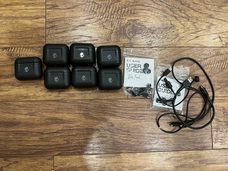 Set of 7 Skullcandy Indy Fuel Headphones – Gray/Black – For Parts – 892