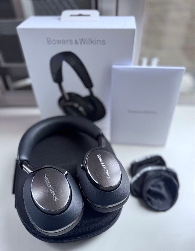 Bowers & Wilkins Px8 Headphones Black Wireless Over-Ear ANC 40mm Carbon Driver