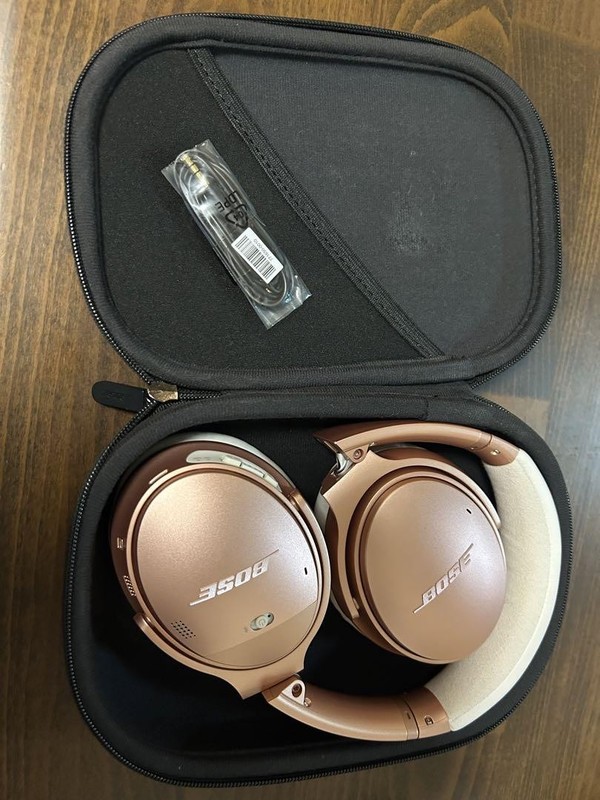 Bose wireless headphones limited edition rose gold　QuietComfort 35II