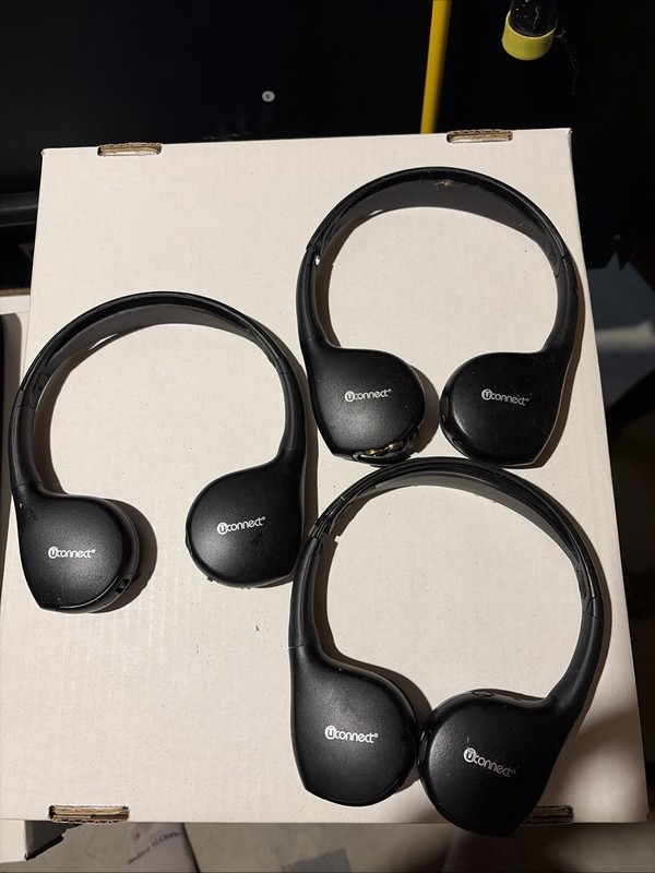 Uconnect DVD Entertainment System Headphones Wireless Chrysler Dodge Jeep Used/