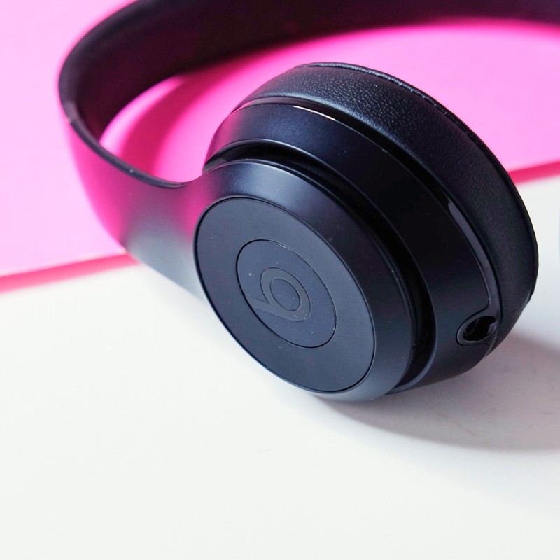 Beats by Dr. Dre Solo3 Wireless Headphones Matte Black Case Cable A1796 - Works gallery
