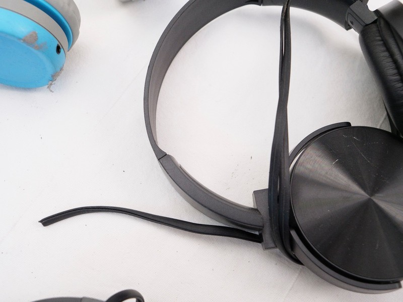 Lot of 6 Mixed Assorted Headphones gallery