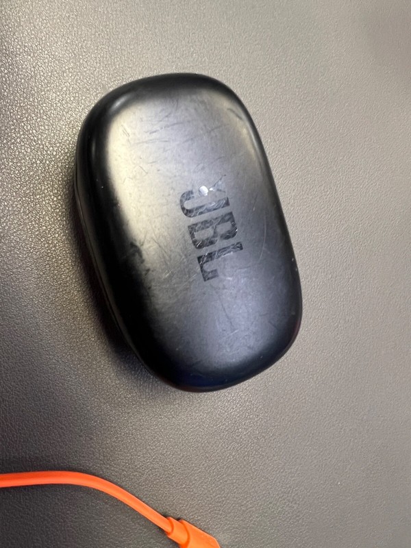 JBL Endurance Peak 3 REPLACEMENT CHARGING CASE-BLACK-BROKEN LID gallery