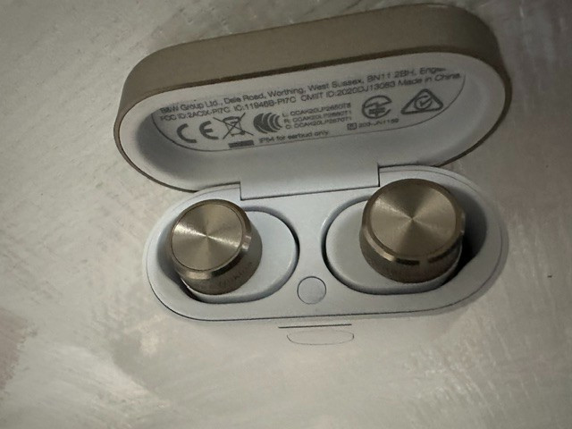 Bowers & Wilkins P17 In-ear True Wireless Headphone – White Gold – GENUINE