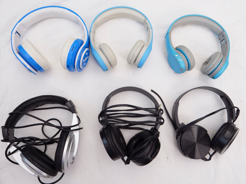 Lot of 6 Mixed Assorted Headphones