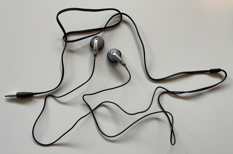Sony MDR E706 Stereo In-Ear Wired Earbuds. Silver/Black. Tested, works! FREE SHI gallery