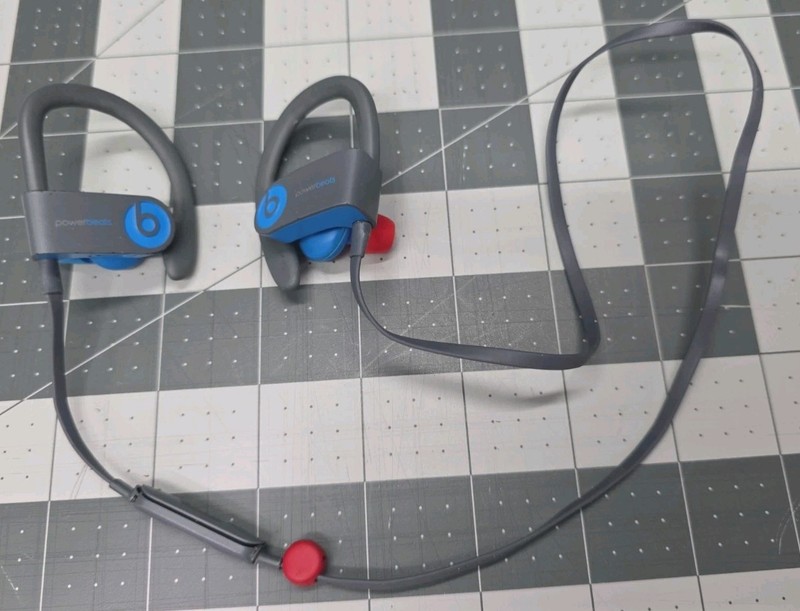 Beats Powerbeats 2 Wireless Bluetooth Earbuds Tested