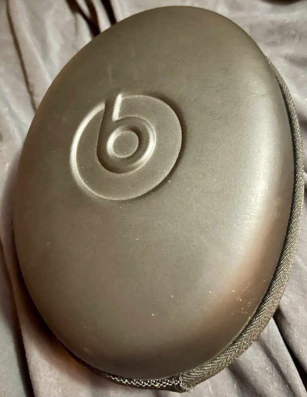 Rare Beats by Dre. Studio Wired Over Ear Headphones Coca Cola Limited Edition gallery